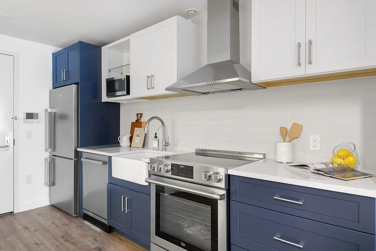 540 GRAHAM Avenue 203