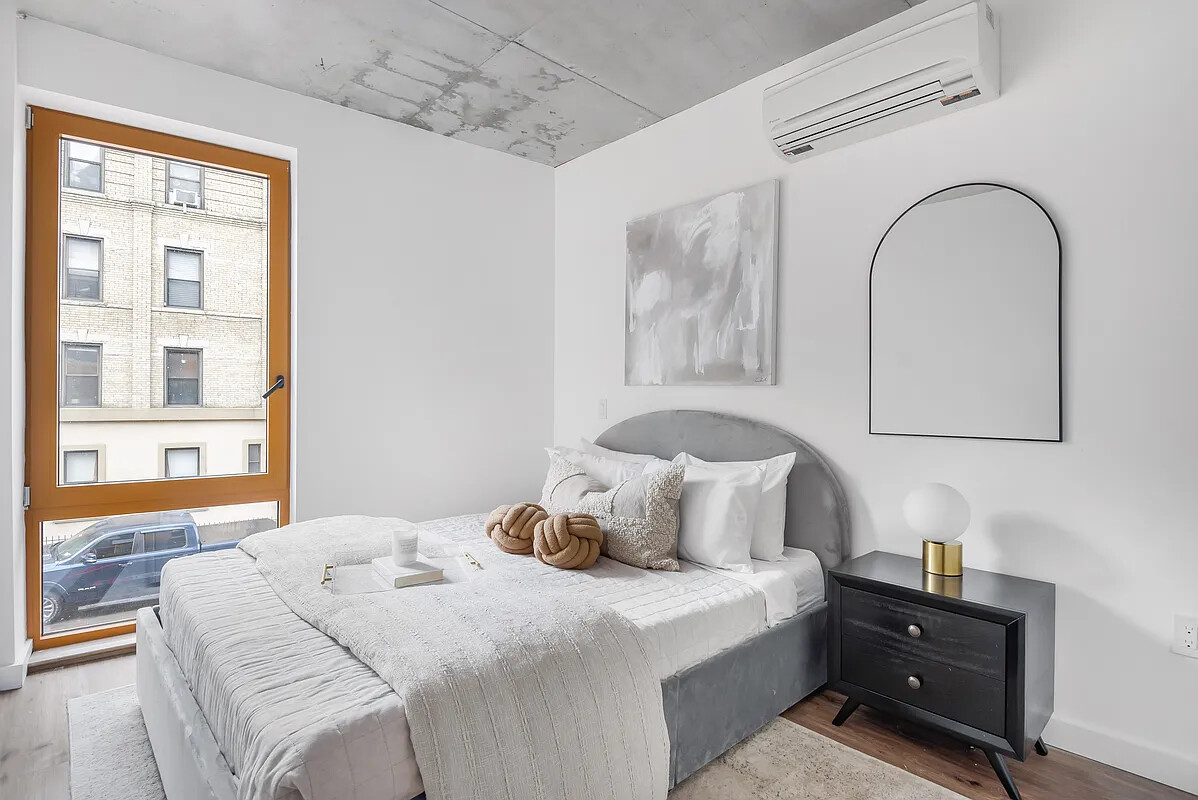 540 GRAHAM Avenue 203