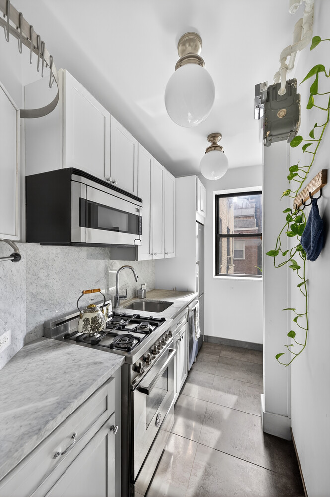 345 E 77TH Street 4D