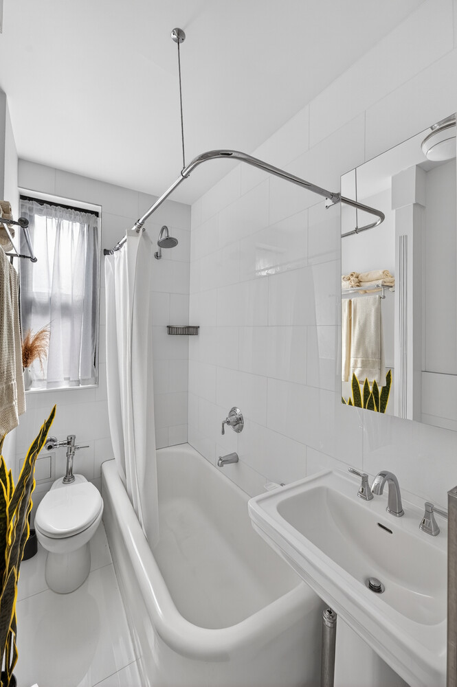 345 E 77TH Street 4D