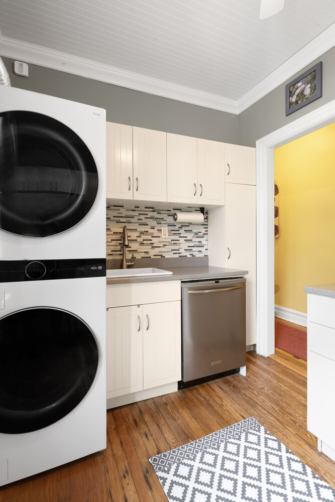 246 CORNELIA Street D7