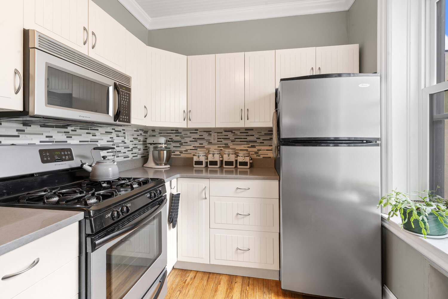 246 CORNELIA Street D7