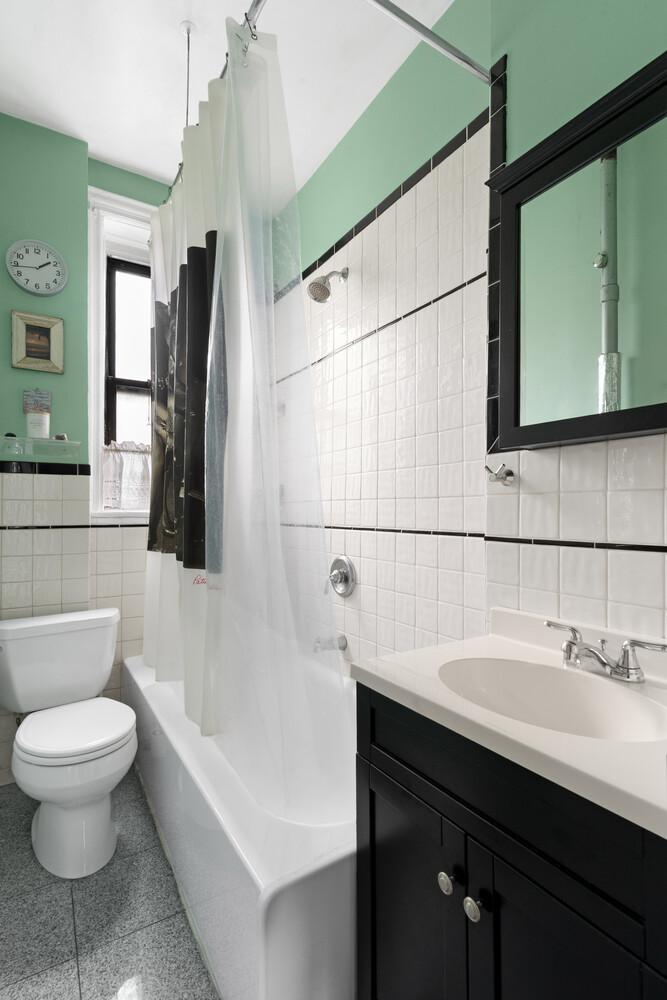 246 CORNELIA Street D7