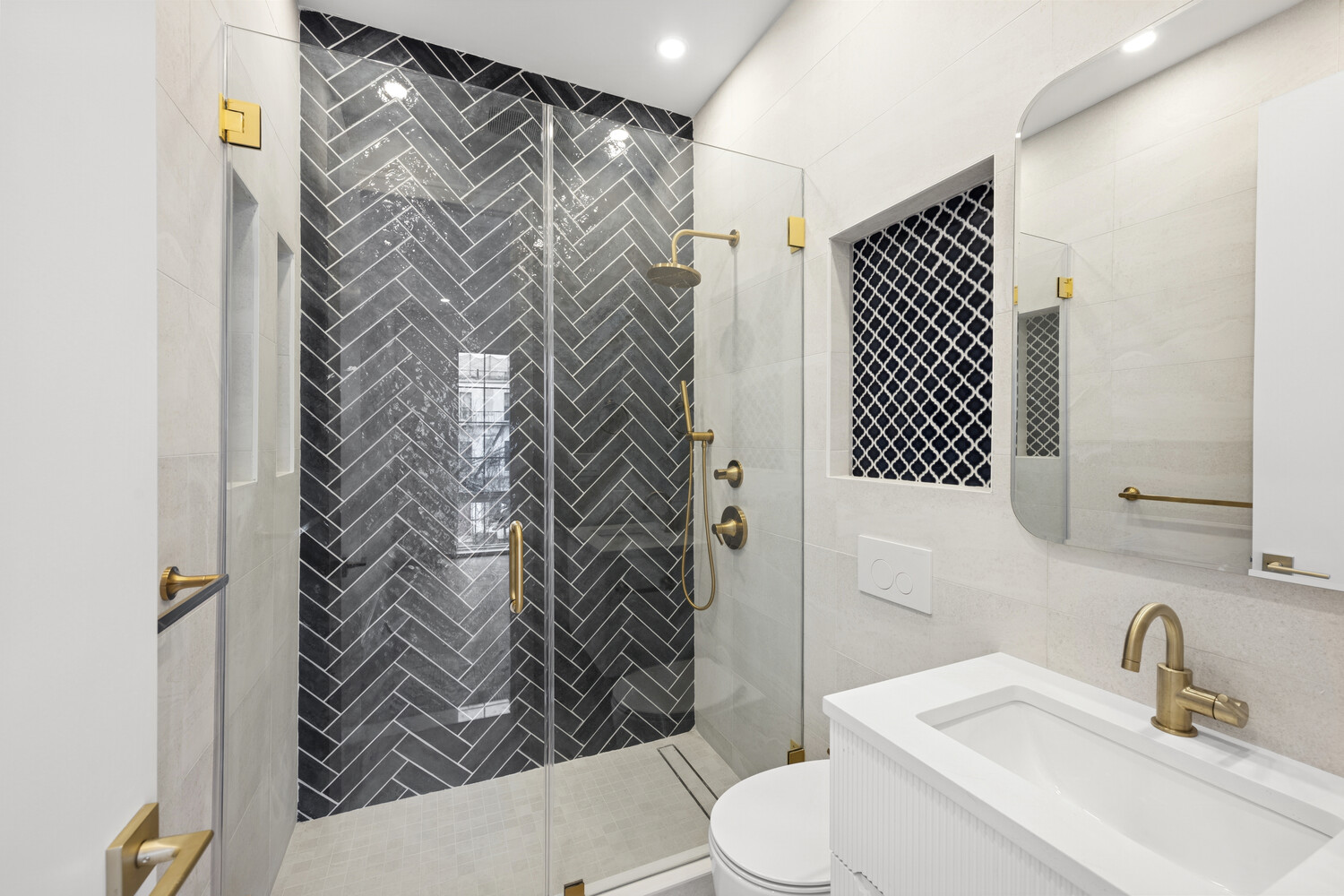 1073 WILLOUGHBY Avenue 1B