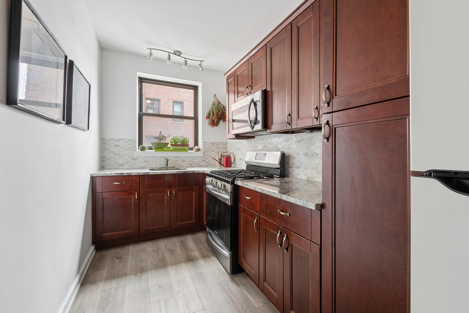 159-00 RIVERSIDE Drive W 3L