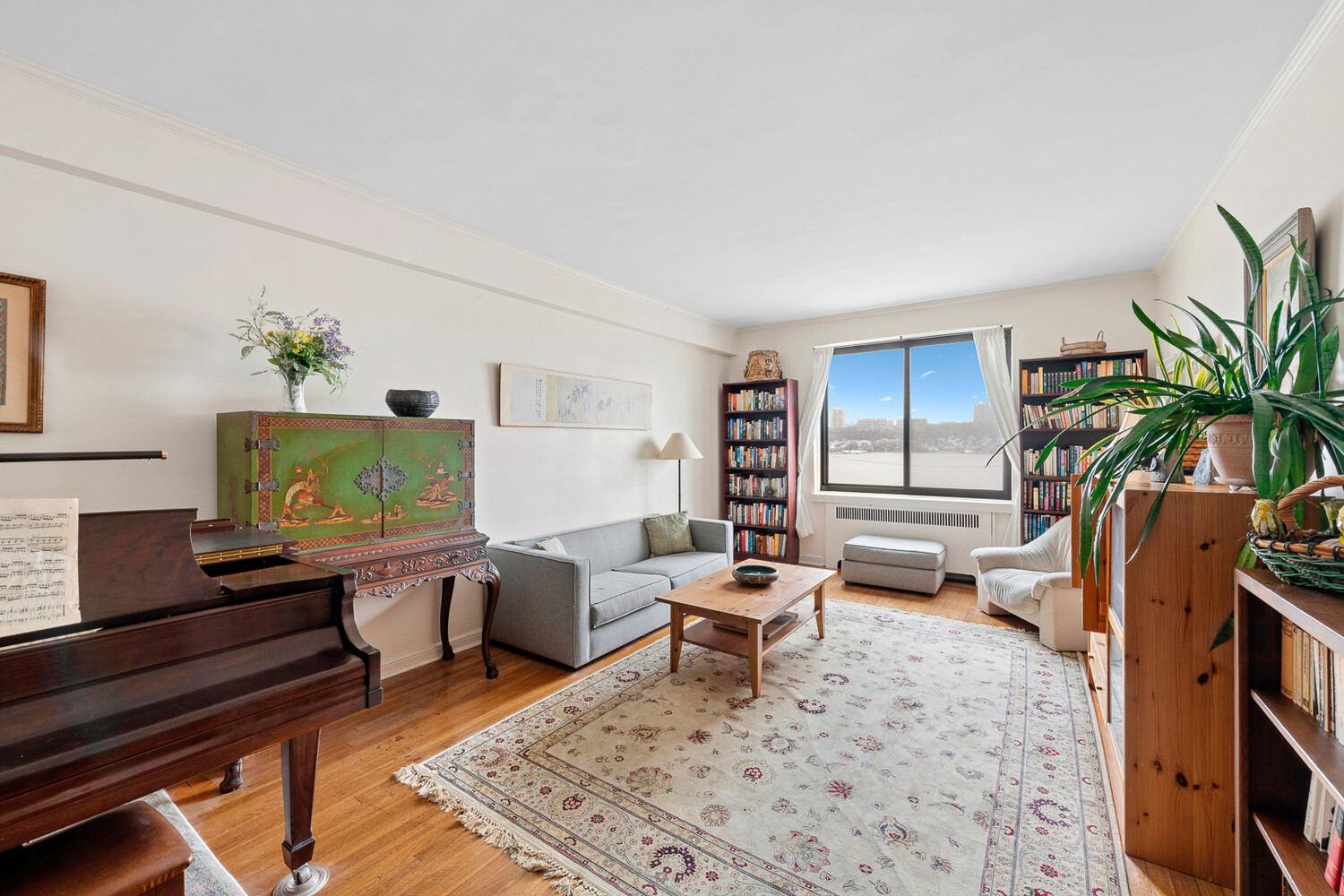 159-00 RIVERSIDE Drive W 3L