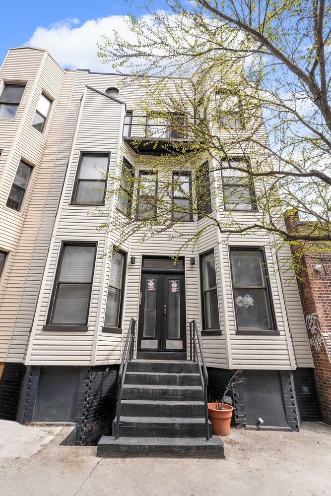 16 CLIFFORD Place