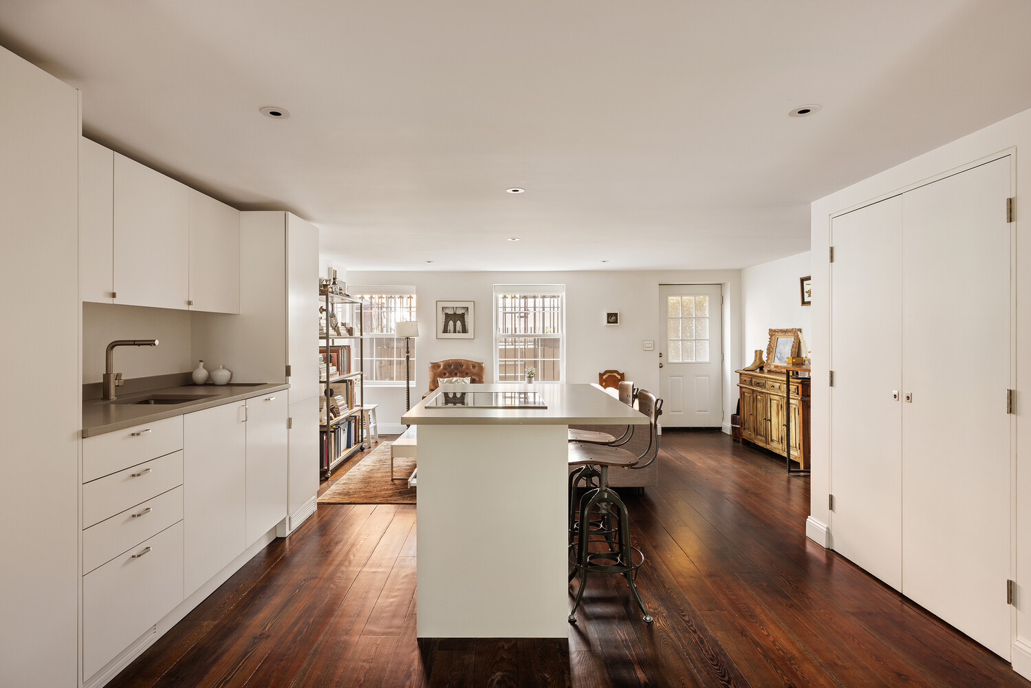 362 W 19TH Street