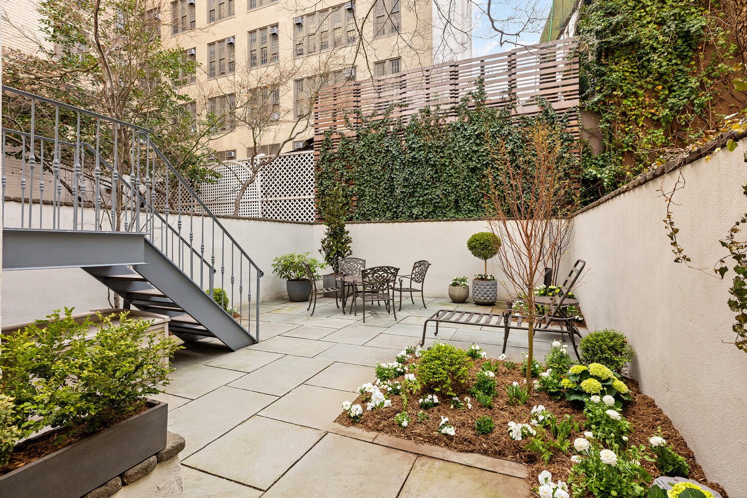 362 W 19TH Street