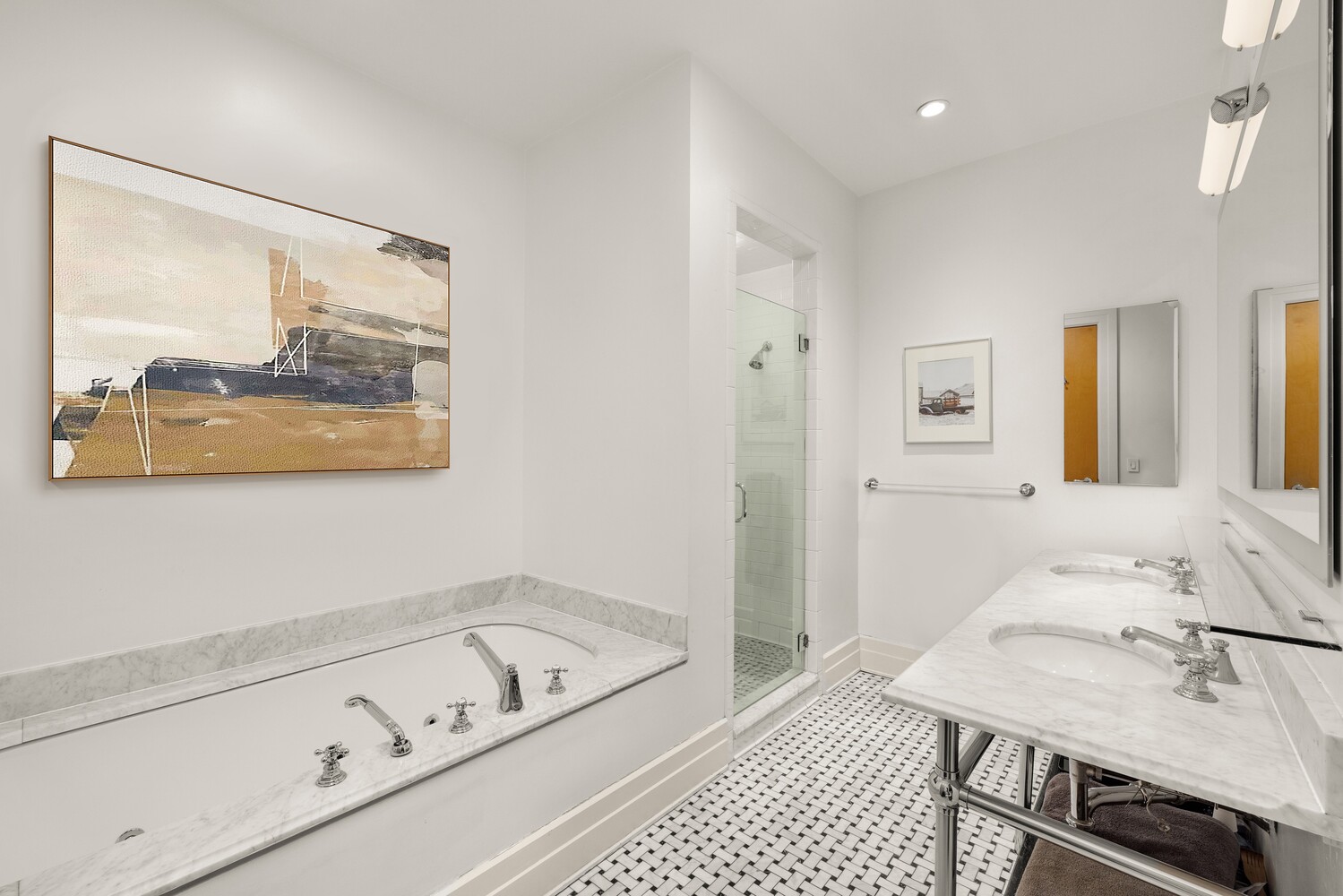 30 MAIN Street 3F