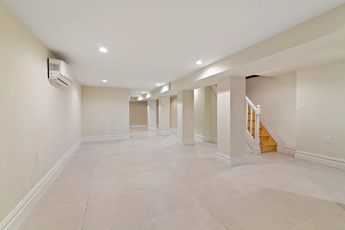 612 HANCOCK Street 1