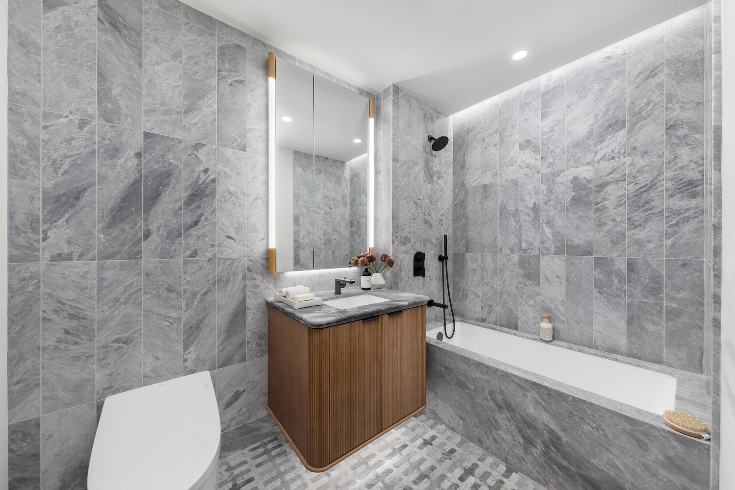 400 W 38TH Street 5CN