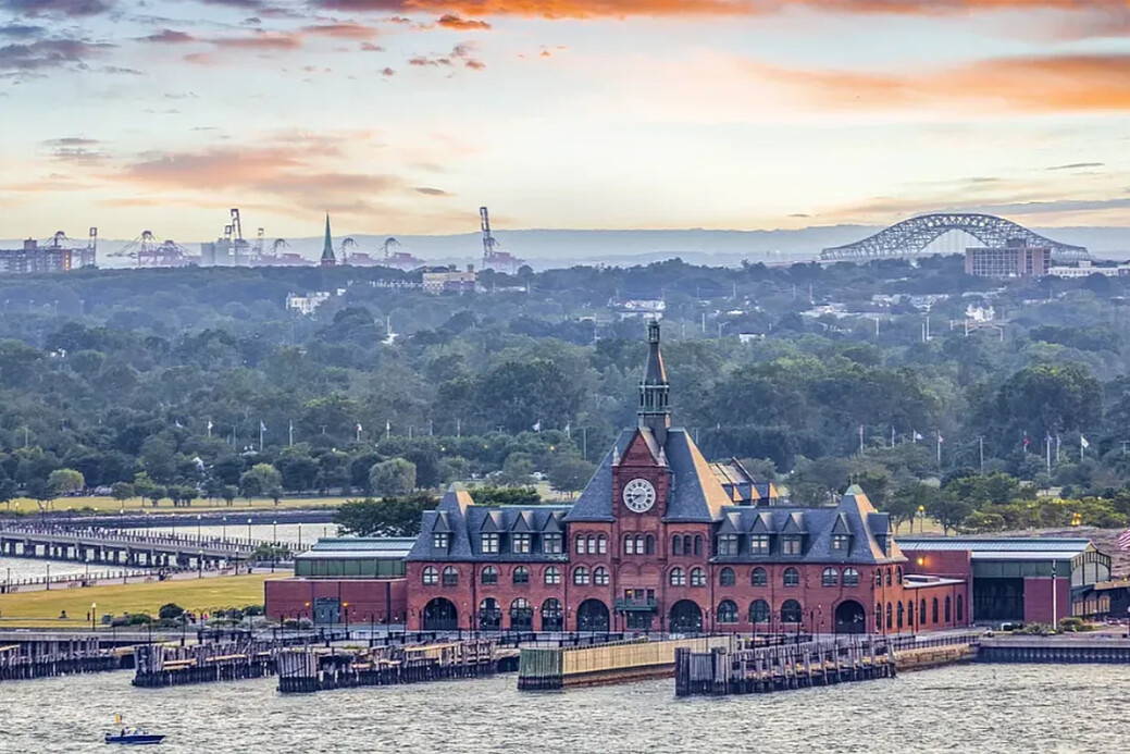 377 Rector Pl APT: 10