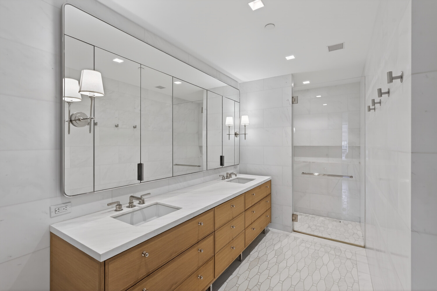 200 E 83RD Street 8C