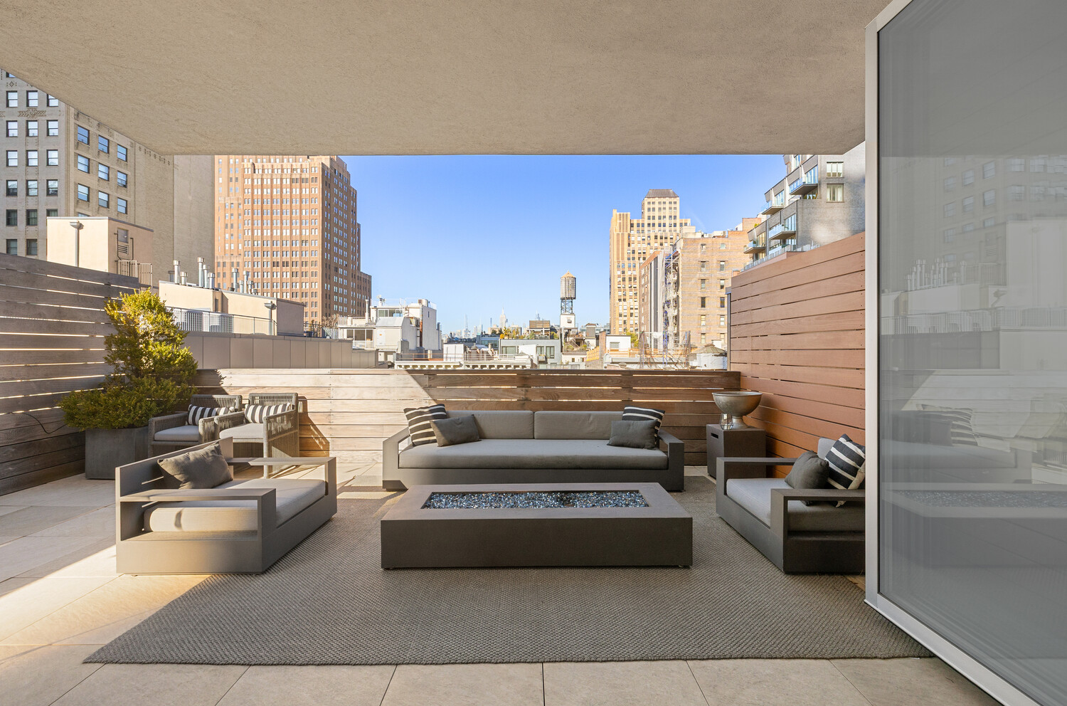 85 LEONARD Street PH