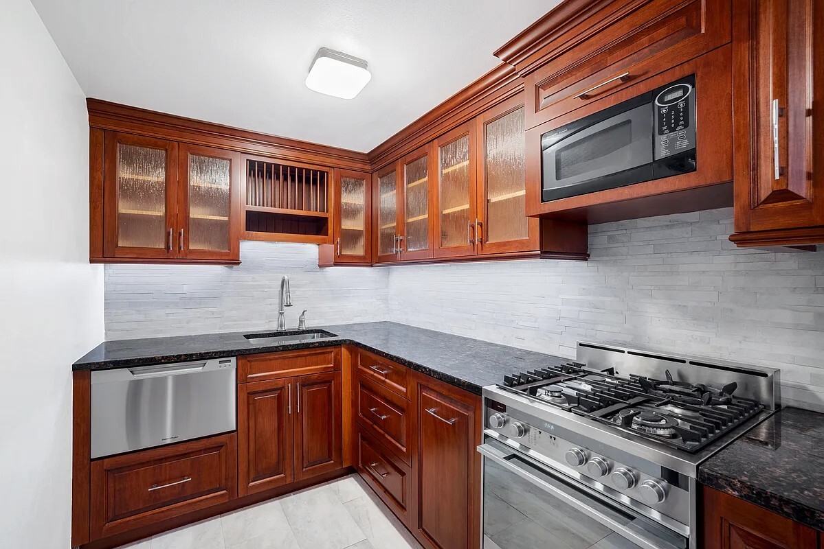 254 PARK Avenue S 8R