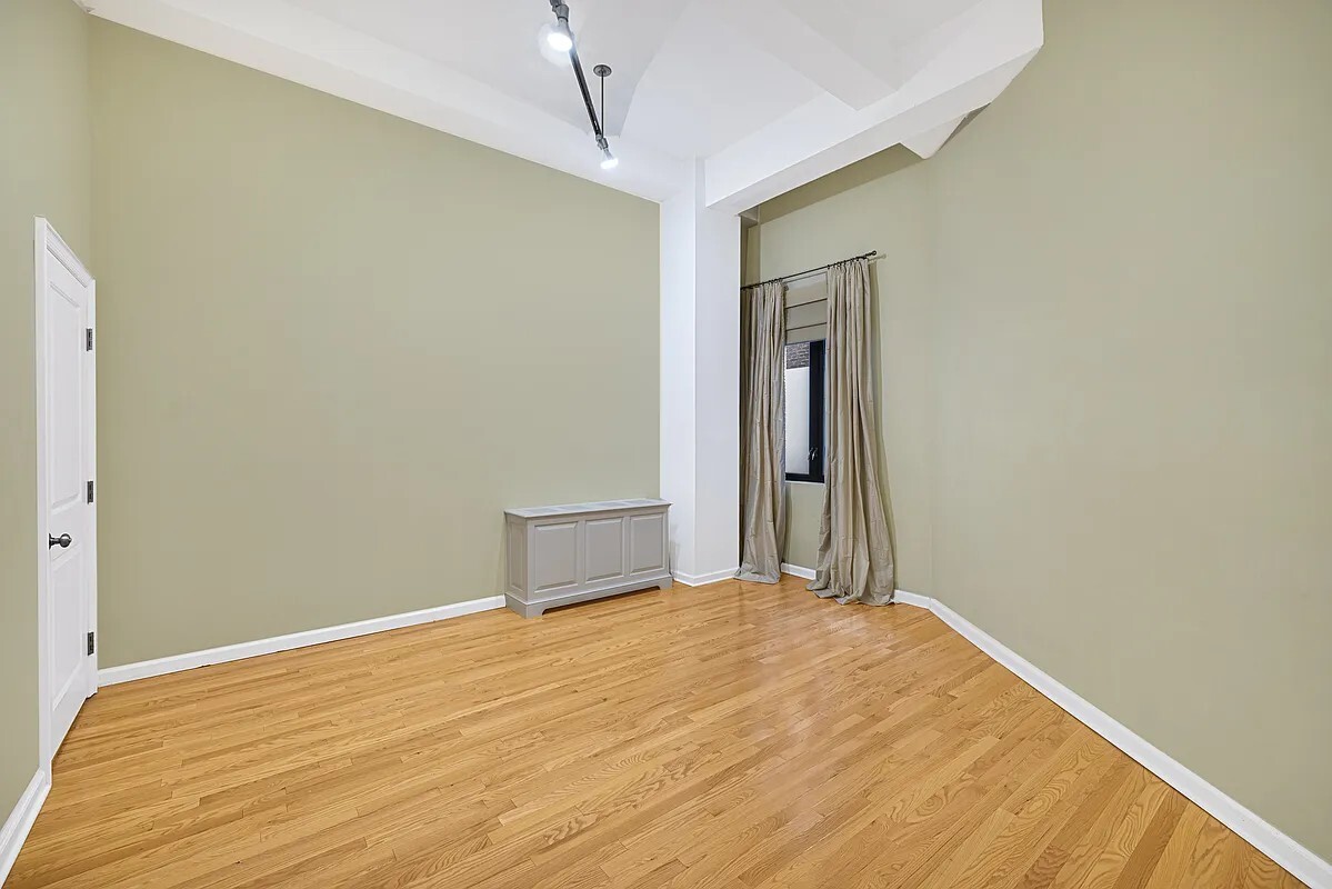 254 PARK Avenue S 8R