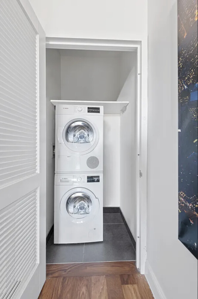 42-14 CRESCENT Street 8B