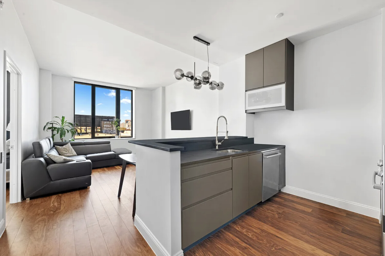 42-14 CRESCENT Street 8B