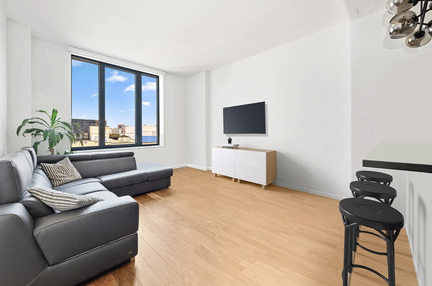 42-14 CRESCENT Street 8B