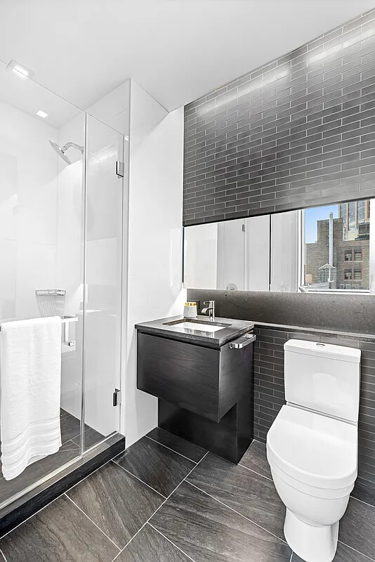 172 MADISON Street 18B