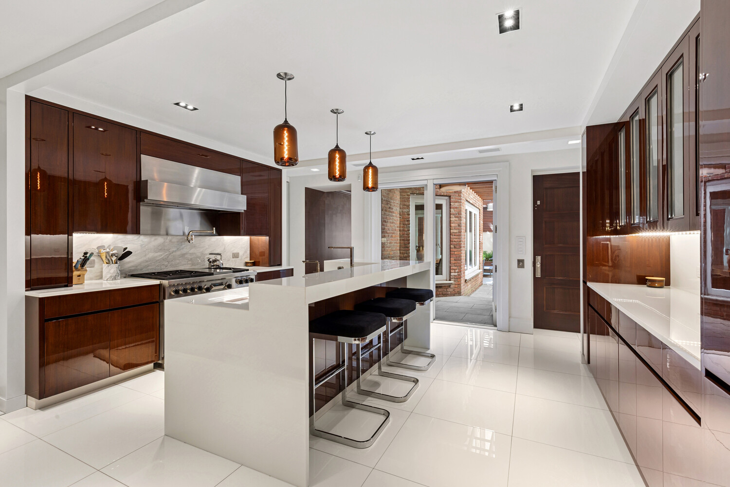 46 E 66TH Street