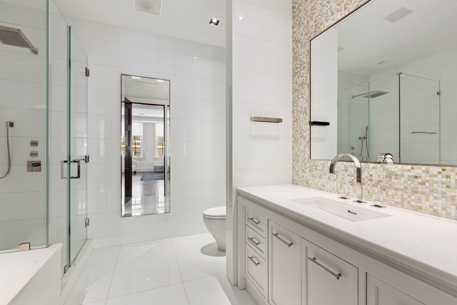 46 E 66TH Street