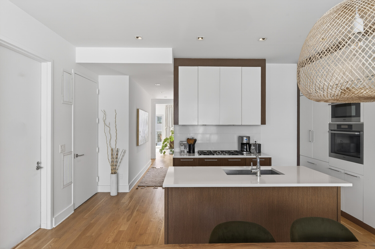 122 NEWTON Street PH