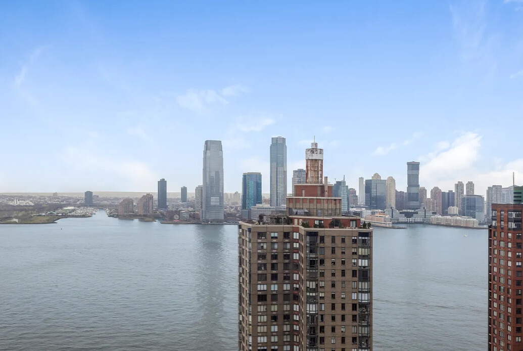 200 RECTOR Place 31C