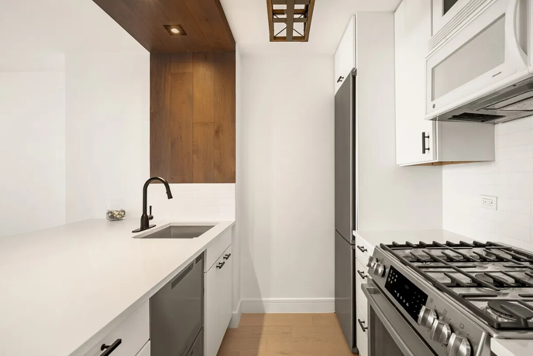 200 RECTOR Place 35C