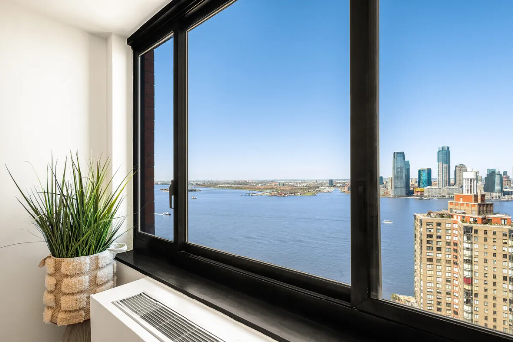 200 RECTOR Place 35C
