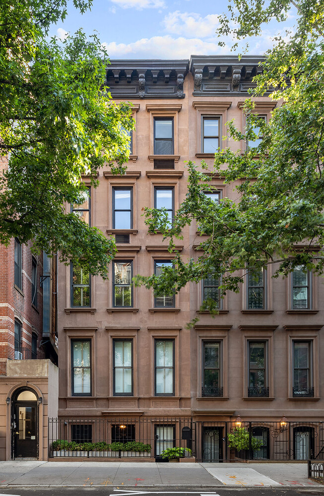 134 E 62ND Street