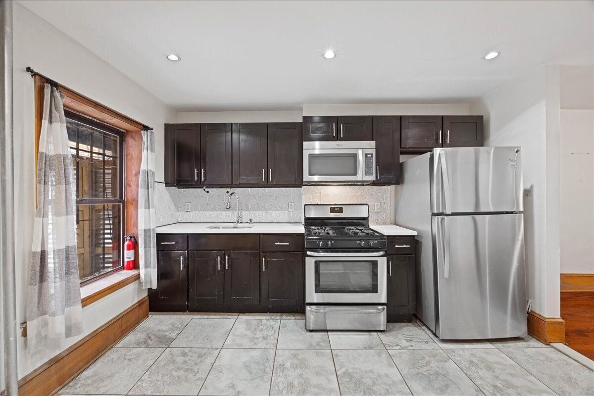 554 LEXINGTON Avenue