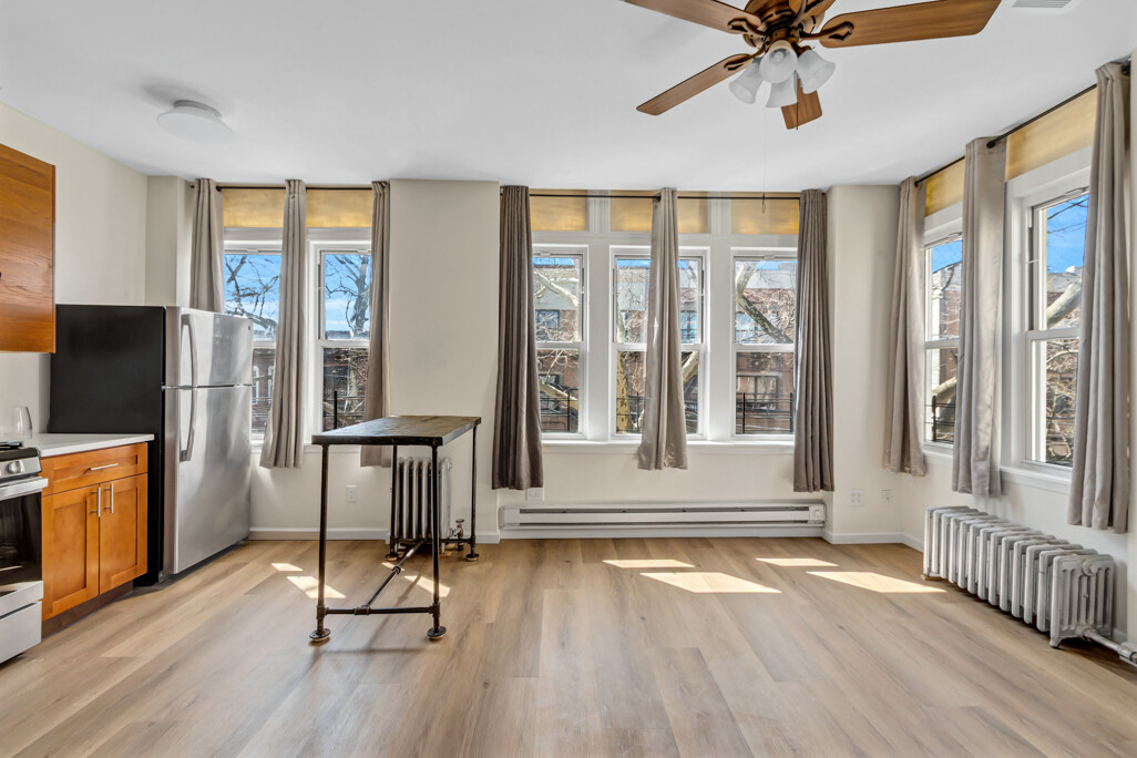 569 VERMONT Street 3A