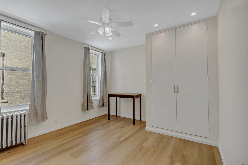 569 VERMONT Street 3A