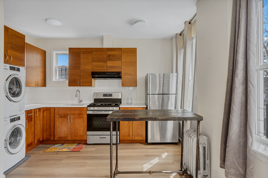 569 VERMONT Street 3A