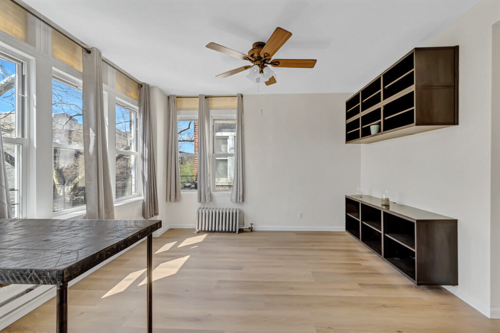 569 VERMONT Street 3A