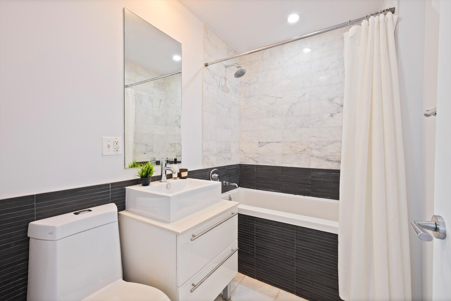100 MASPETH Avenue 2H
