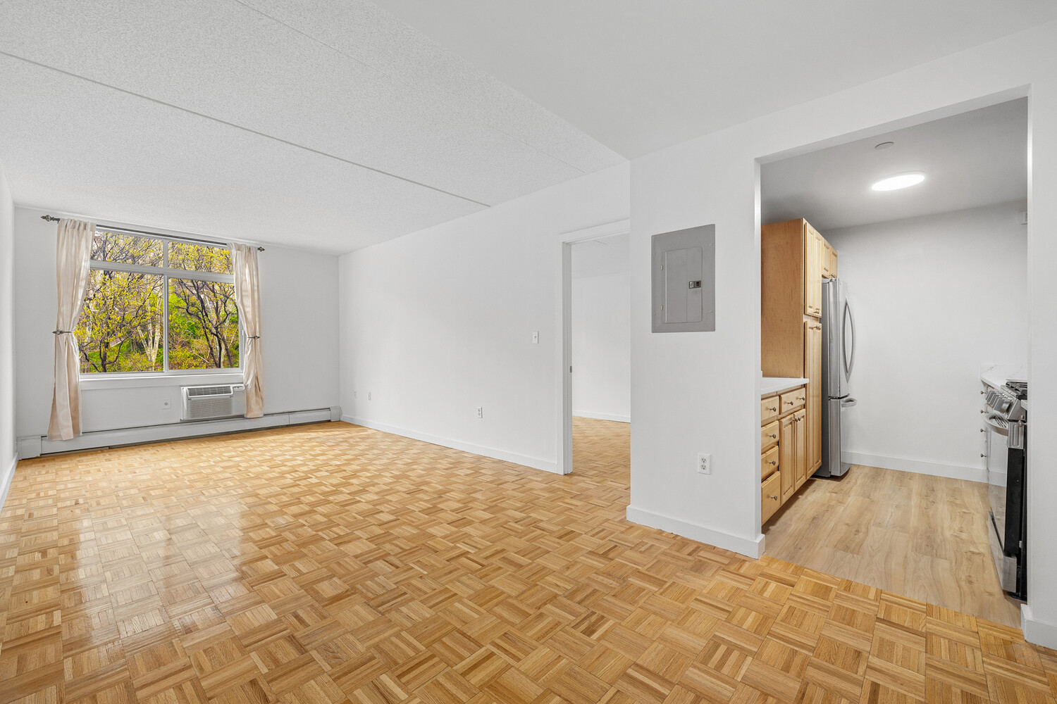 130 BRADHURST Avenue 502