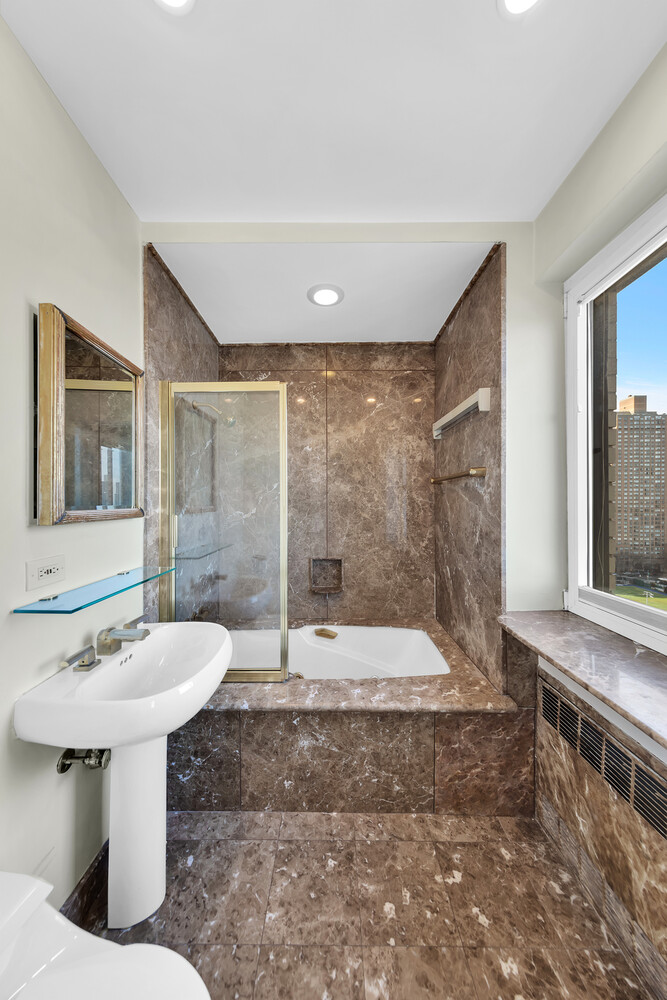 180 E END Avenue 18B