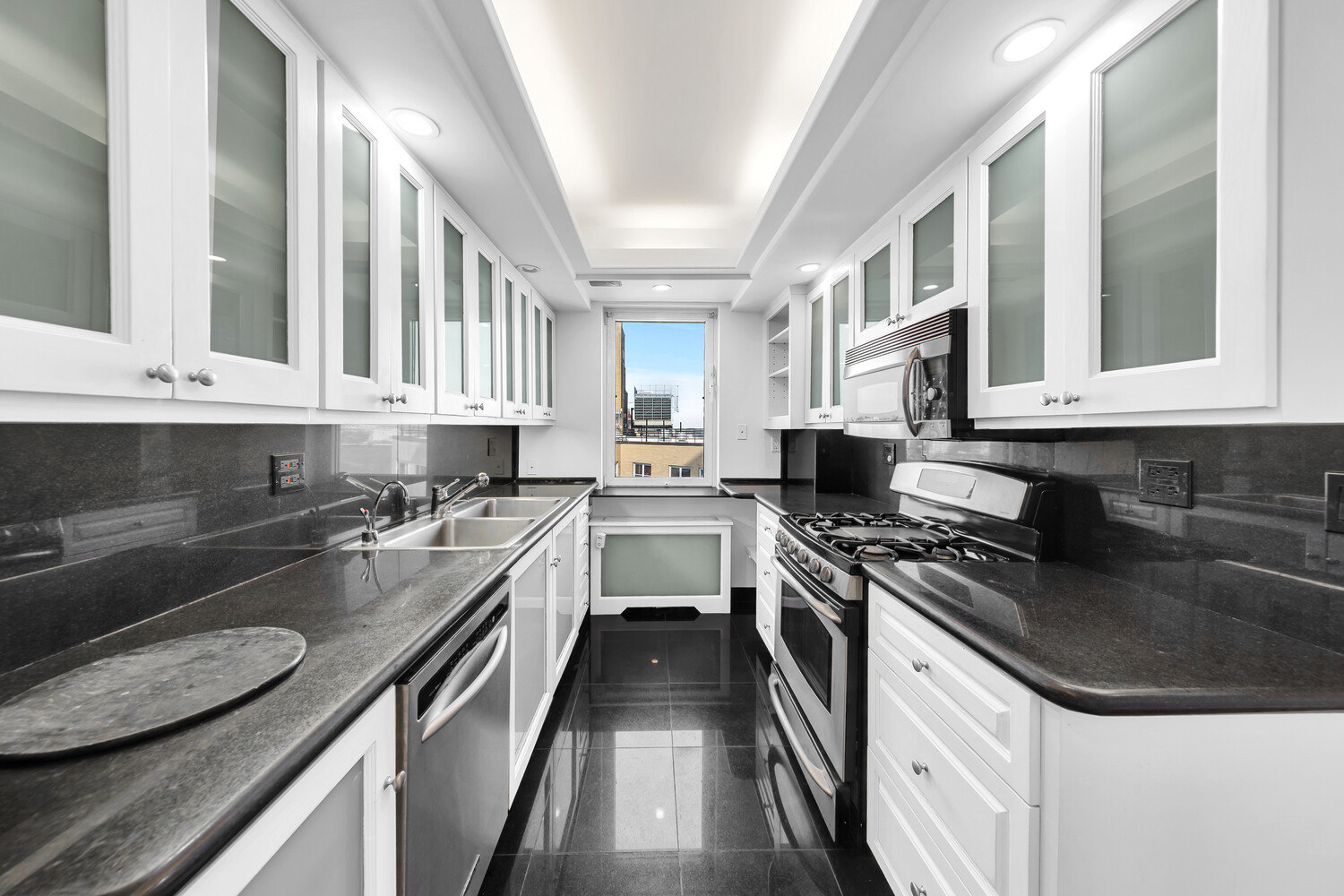 180 E END Avenue 18B