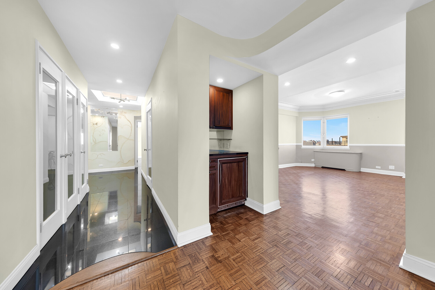 180 E END Avenue 18B