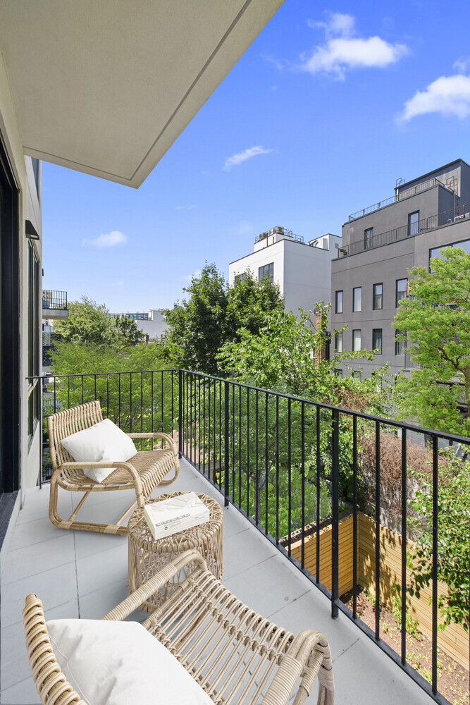 1019 HANCOCK Street 3R