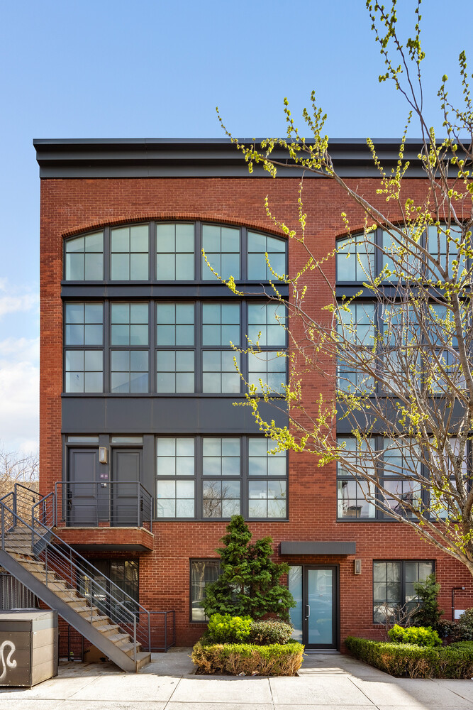 84 OAK Street 3B