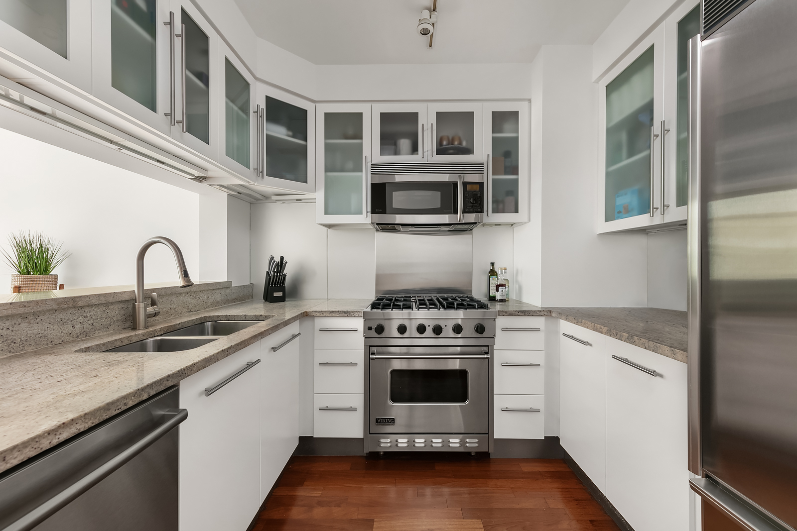 1 MORTON Square 4DE