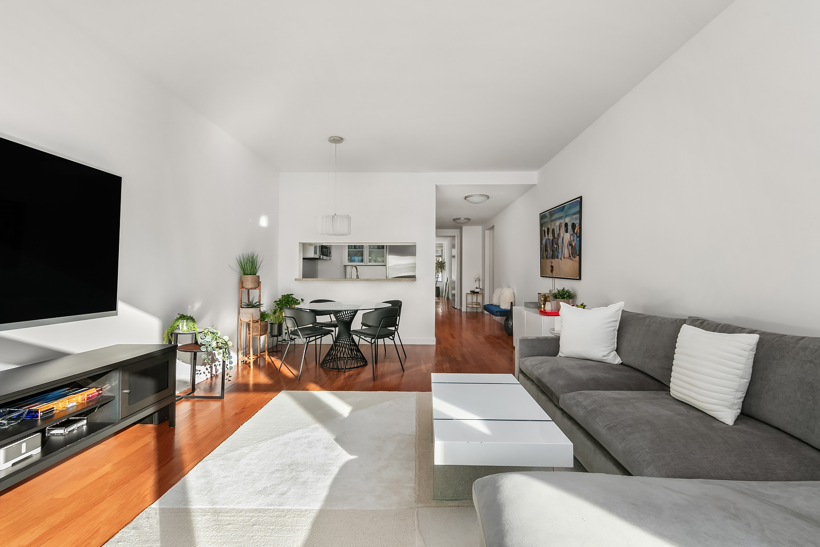 1 MORTON Square 4DE