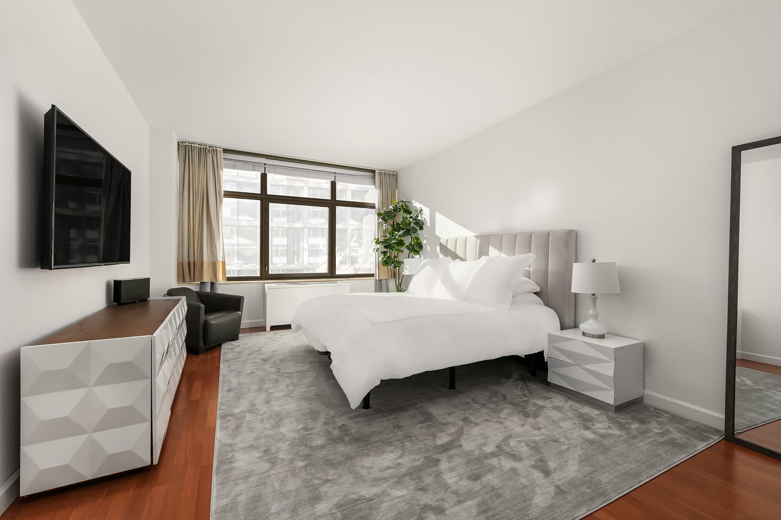 1 MORTON Square 4DE