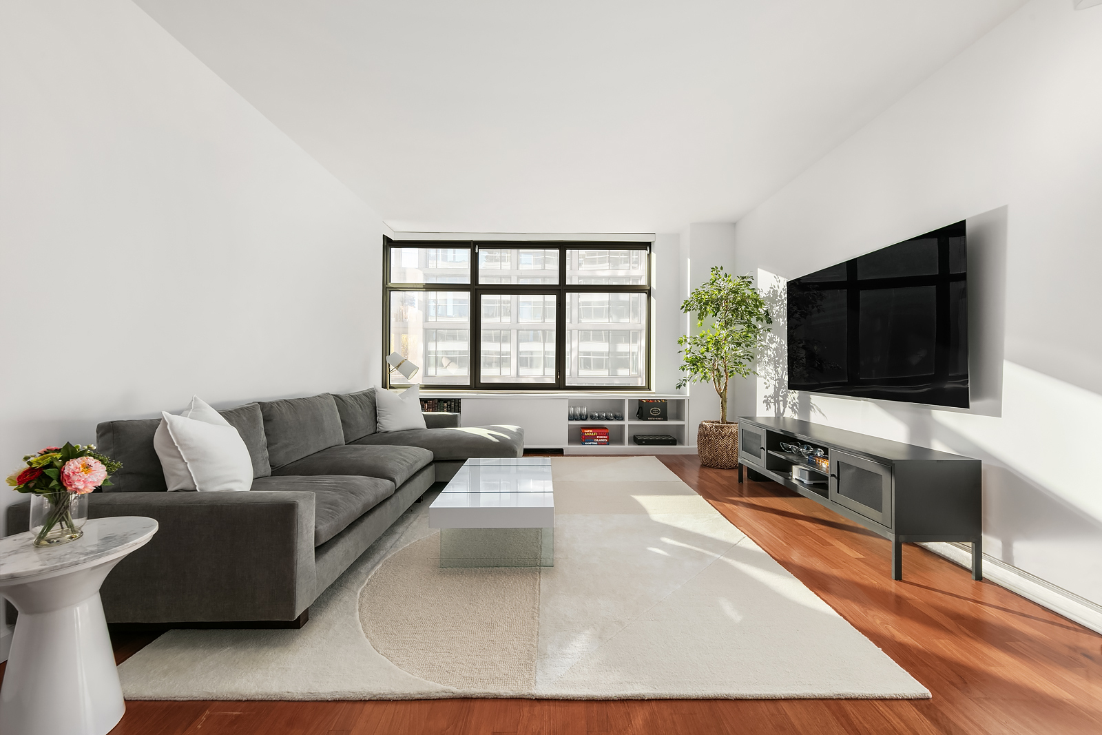 1 MORTON Square 4DE
