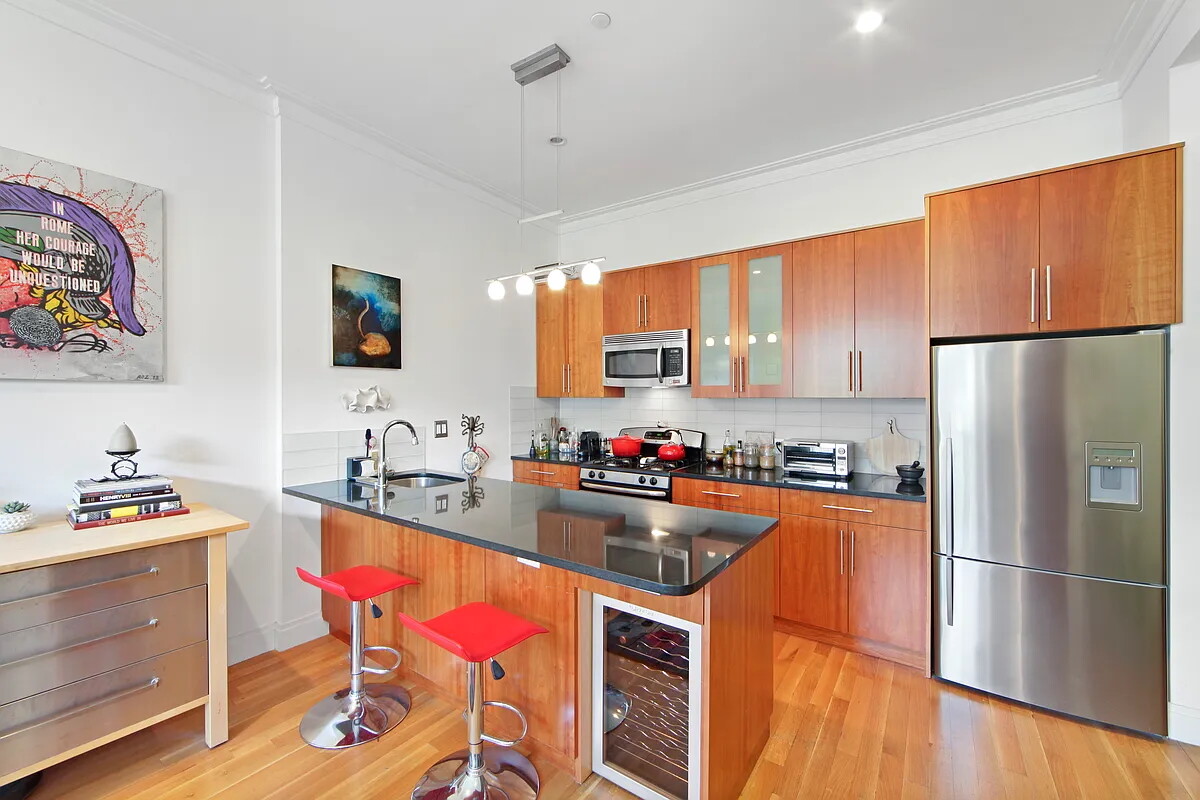 206 KENT Street 3