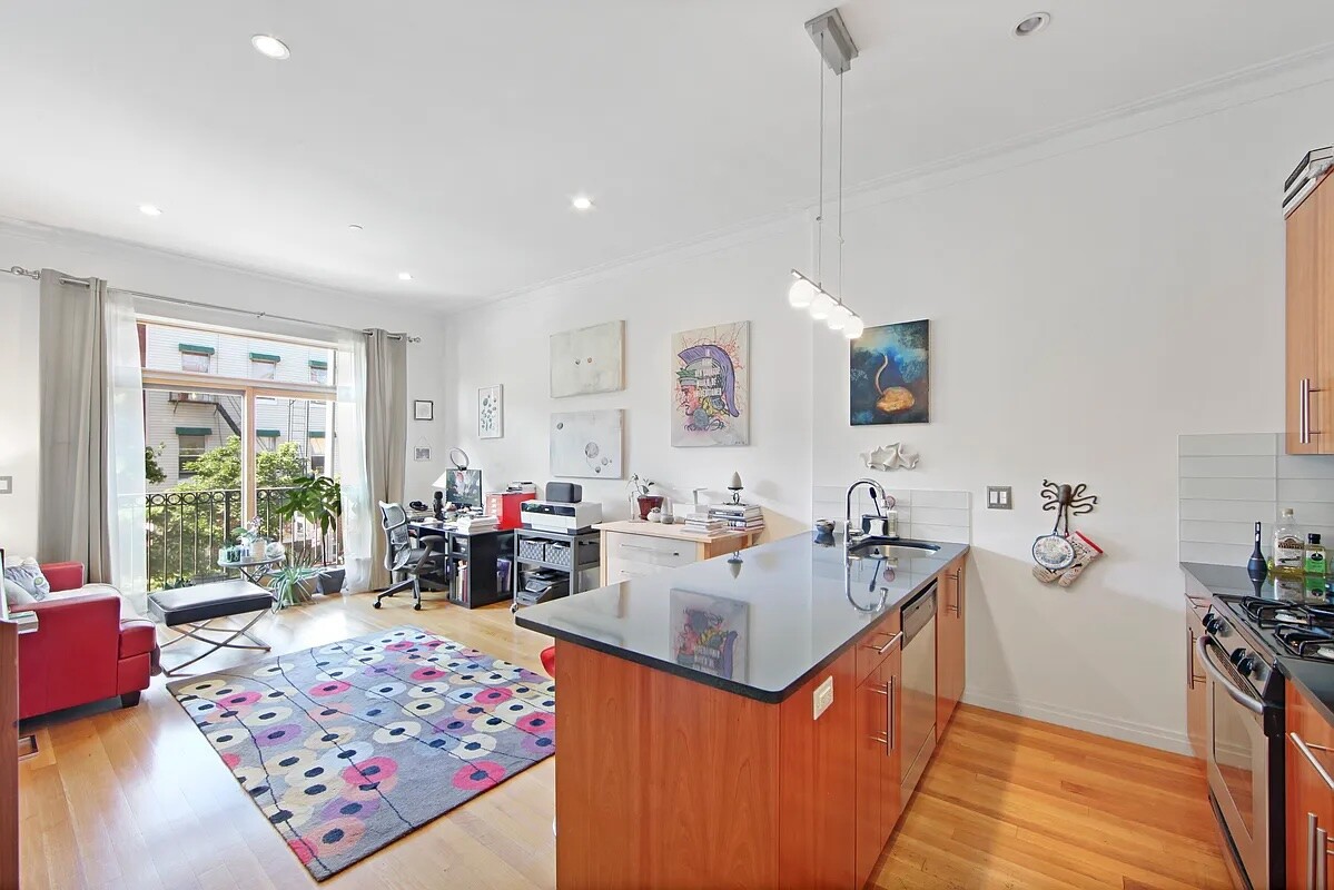 206 KENT Street 3